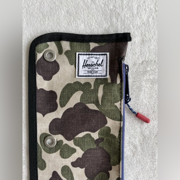 Herschel supply multi camouflage zipper pencil pouch - Picture 2 of 8